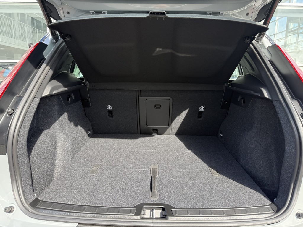 Volvo Ex40 extended range plus dark
