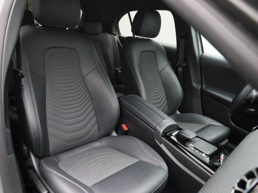 Mercedes-Benz A-Klasse 180 business solution | automaat | navigatie | achte