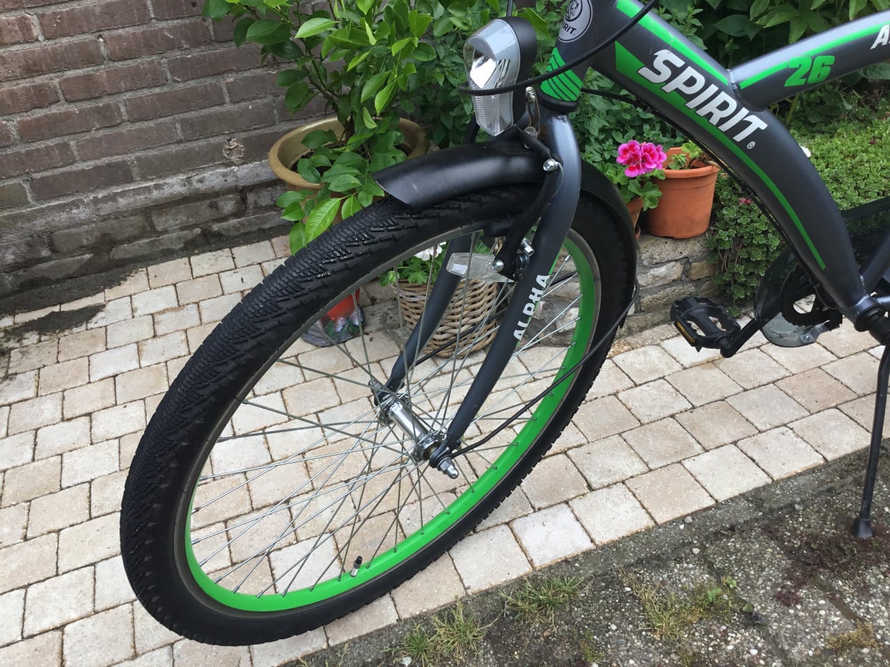 Jongensfiets met 3 versnellingen, handrem, achteruit trap rem,verlichting.