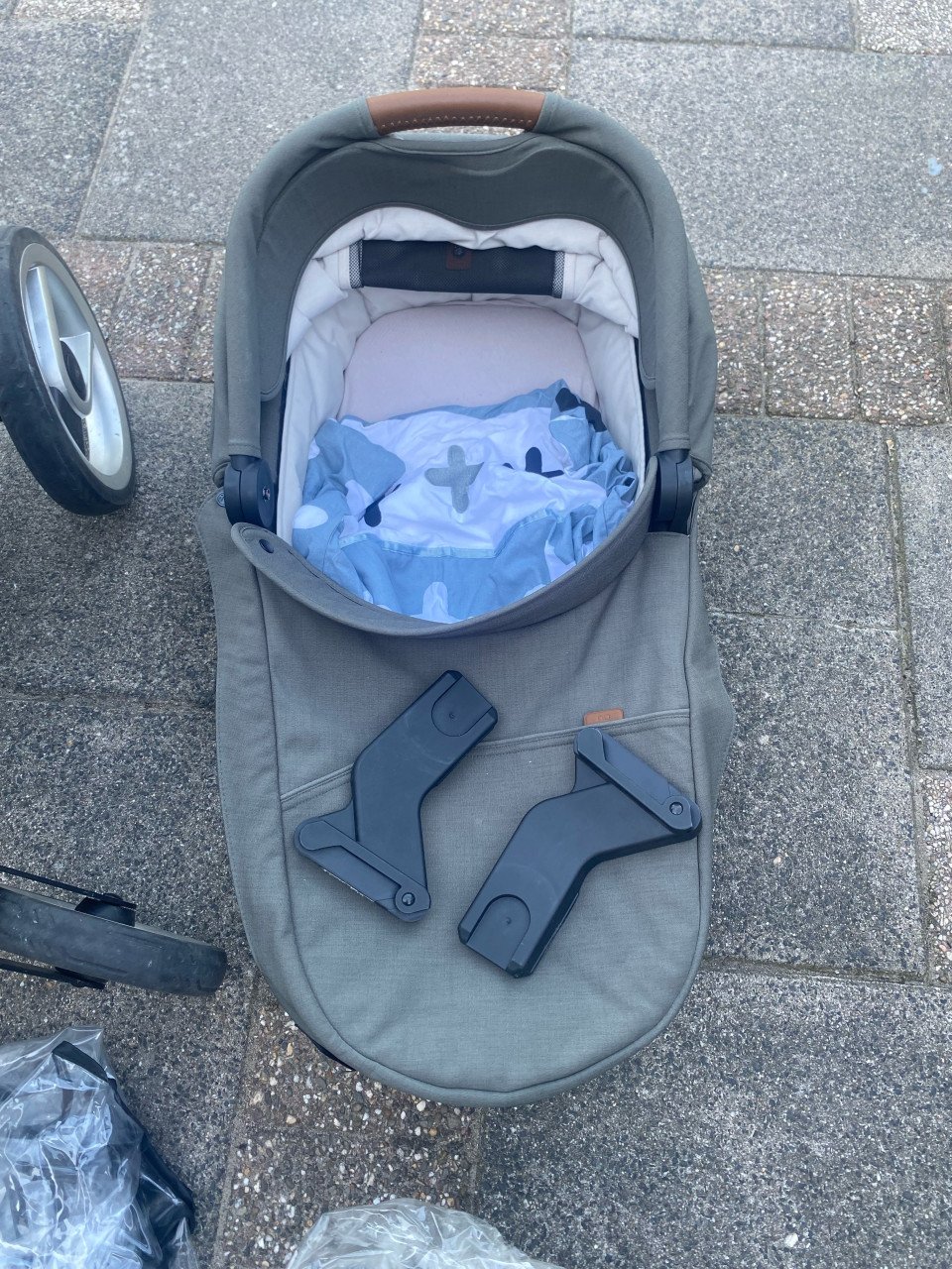 Kinderwagen + reiswieg en extra’s