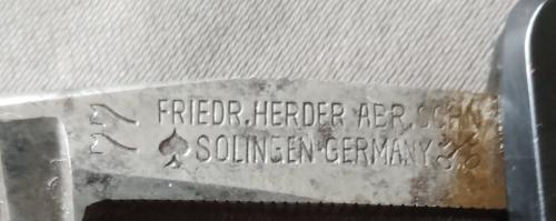 Barbiersmes FRIEDRICH HERDER.