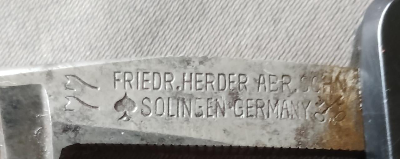 Barbiersmes FRIEDRICH HERDER.