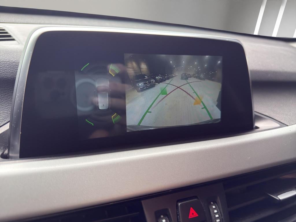 BMW X1 sdrive18i executive | verwarmde sportstoelen | camera | led | trekha