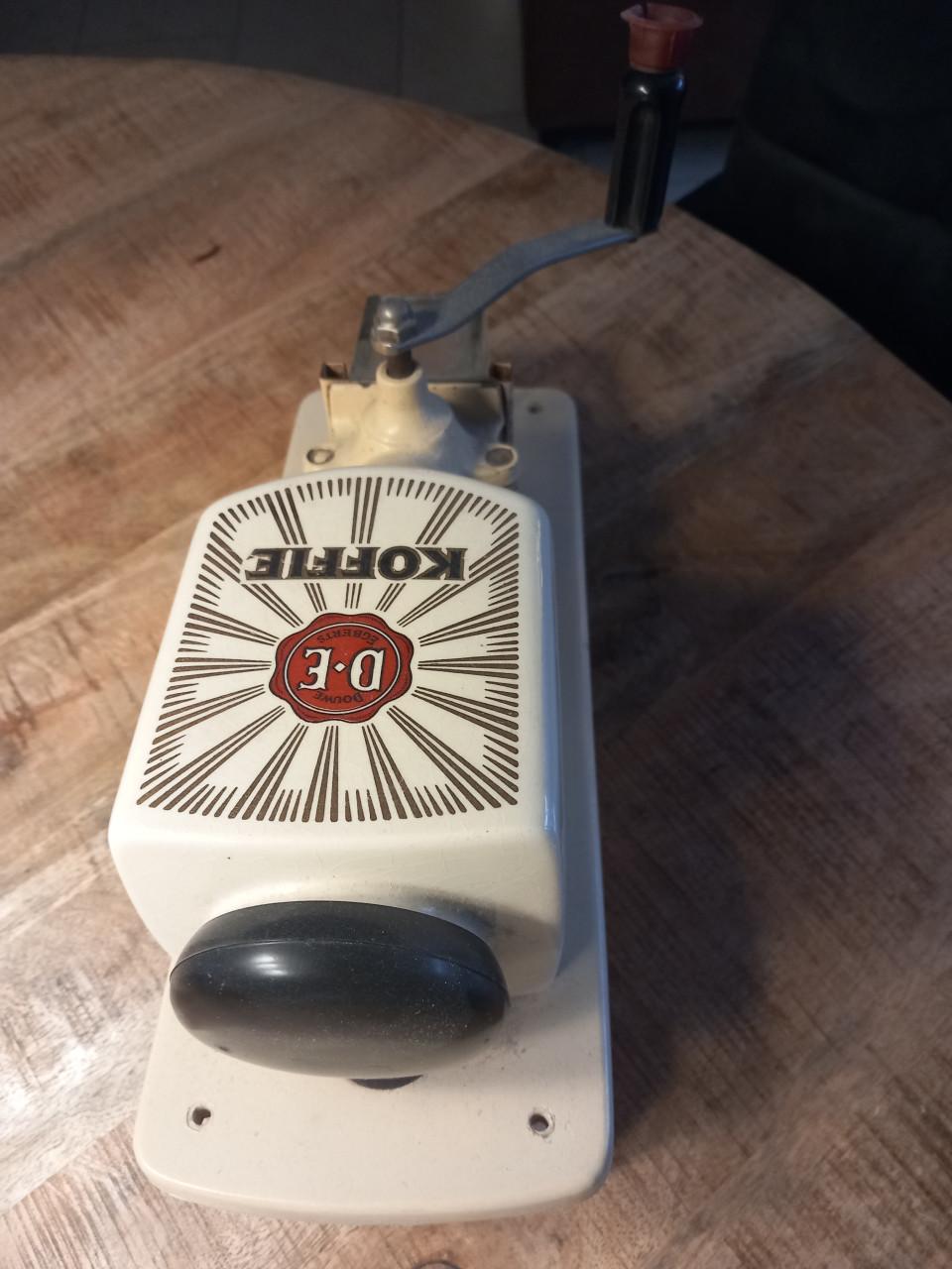 Douwe egberts gebruikte wand koffiemolen volledig authentiek met afdekhoes