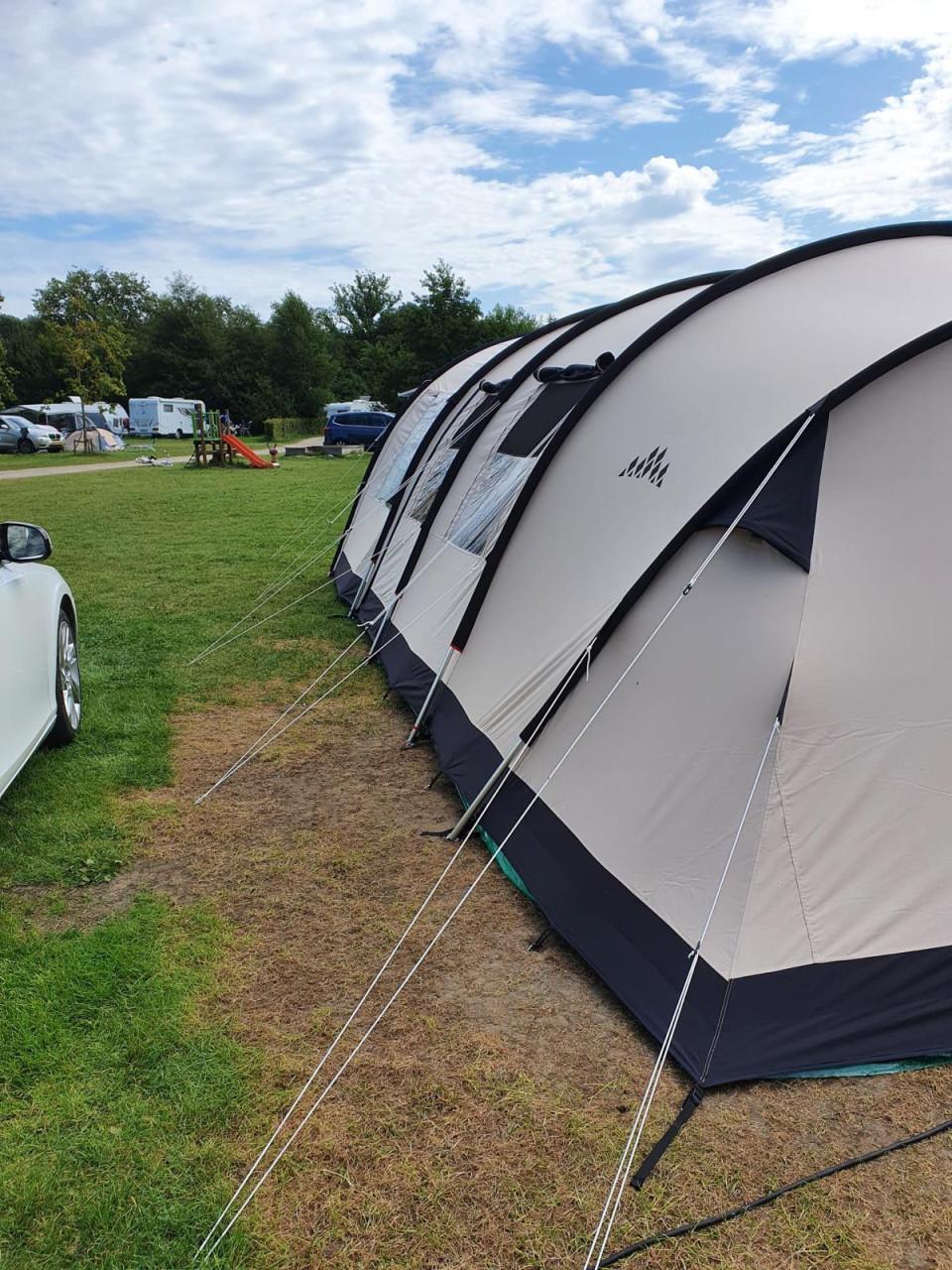 Mooie ruime tent incl. bagagewagen