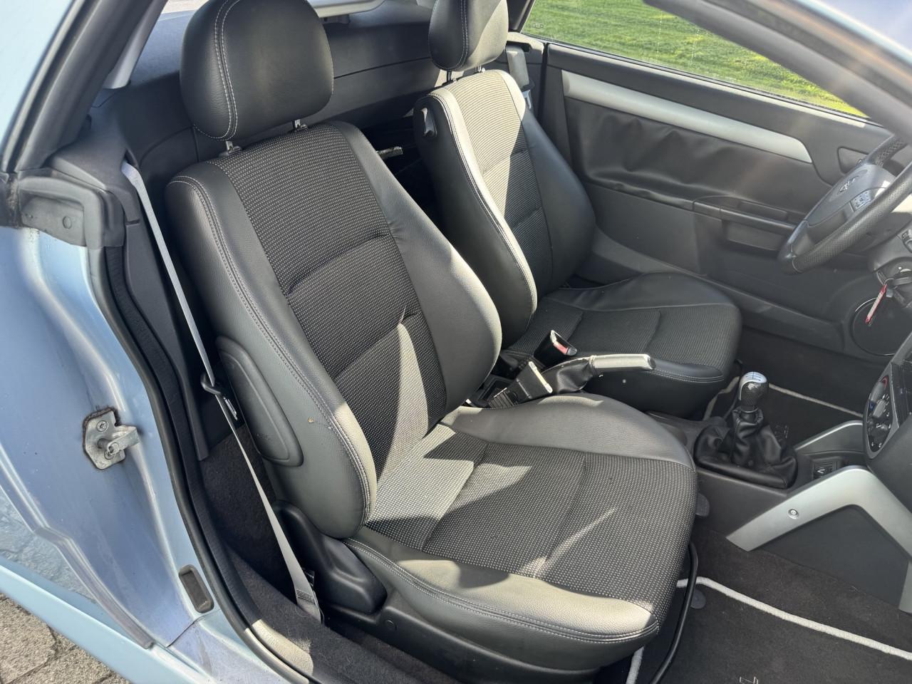 Leuke Opel Tigra 2005 met slechts 124.000 KM