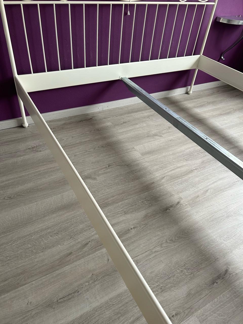 Bedframe 180 x 200 cm Ikea