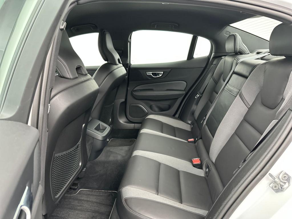 Volvo S60 t4 190pk r-design| 360camera| trekhaak| adap.cruise