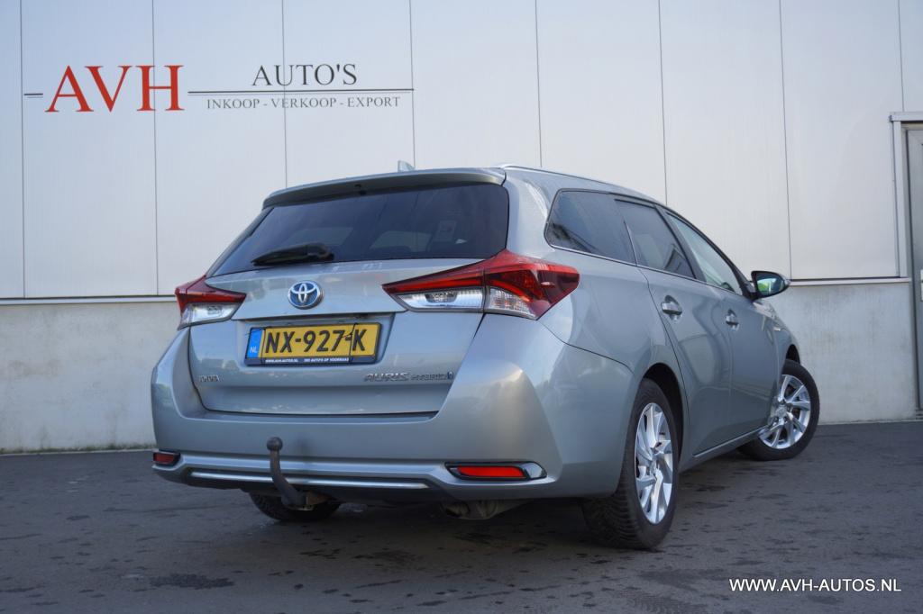 Toyota Auris touring sports 1.8 hybrid lease