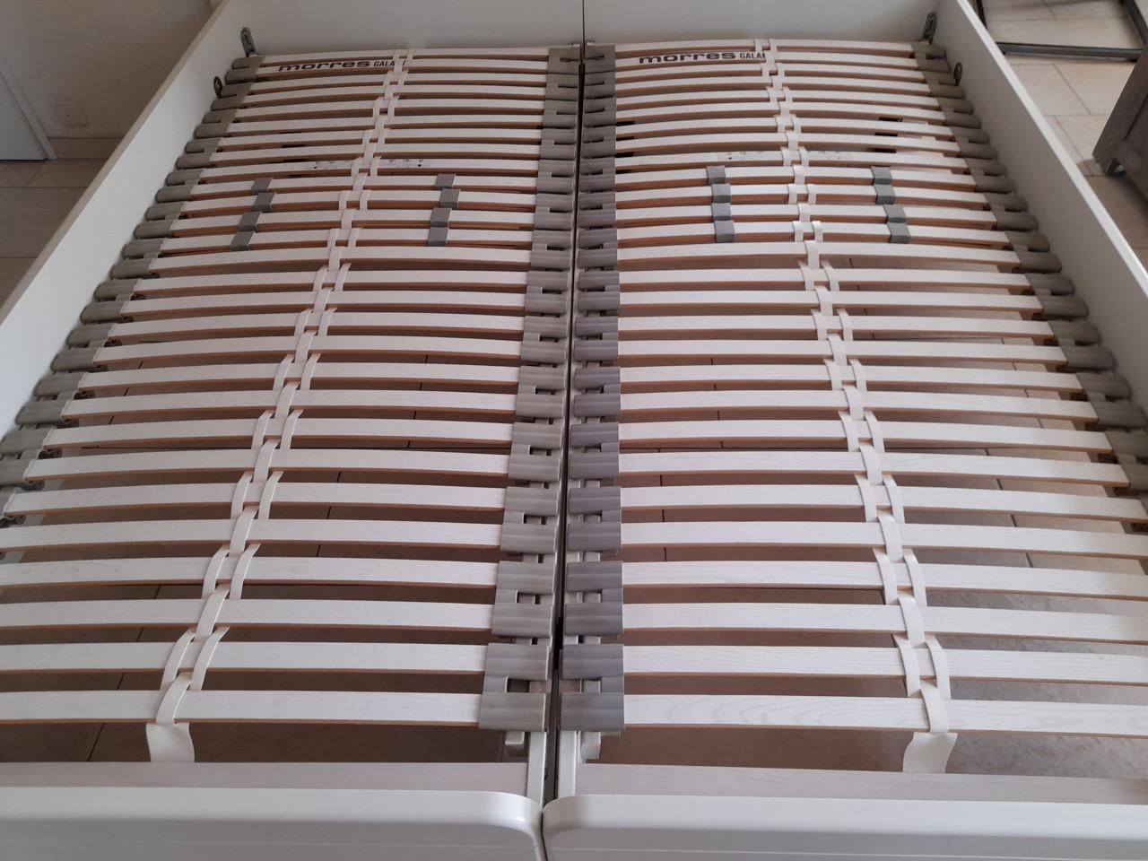 2 x 90 x 200  Deelbaar bed (in goede nette staat )