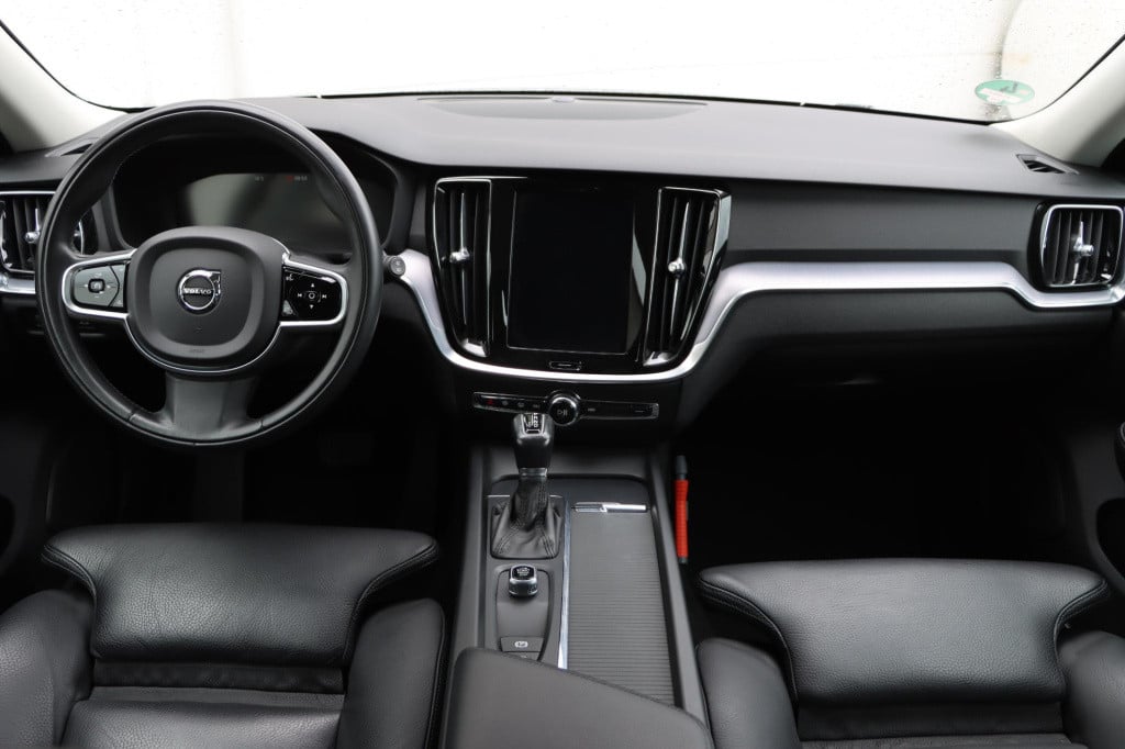 Volvo V60 2.0 t5 momentum 250pk