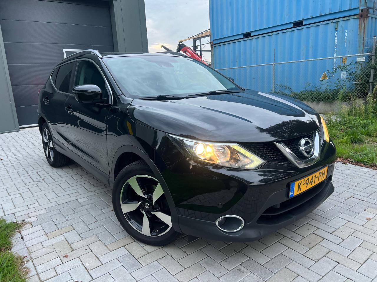 Nissan Qashqai 1.2Premier Edition Pano/Camera