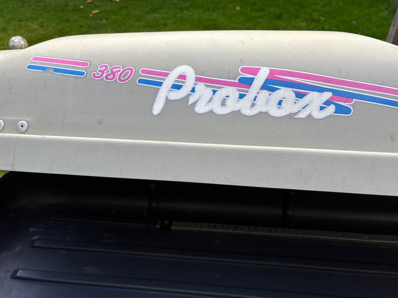 Dakkoffer probox 380