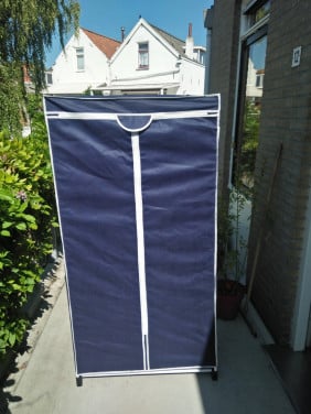 Stoffen hangkast kleding