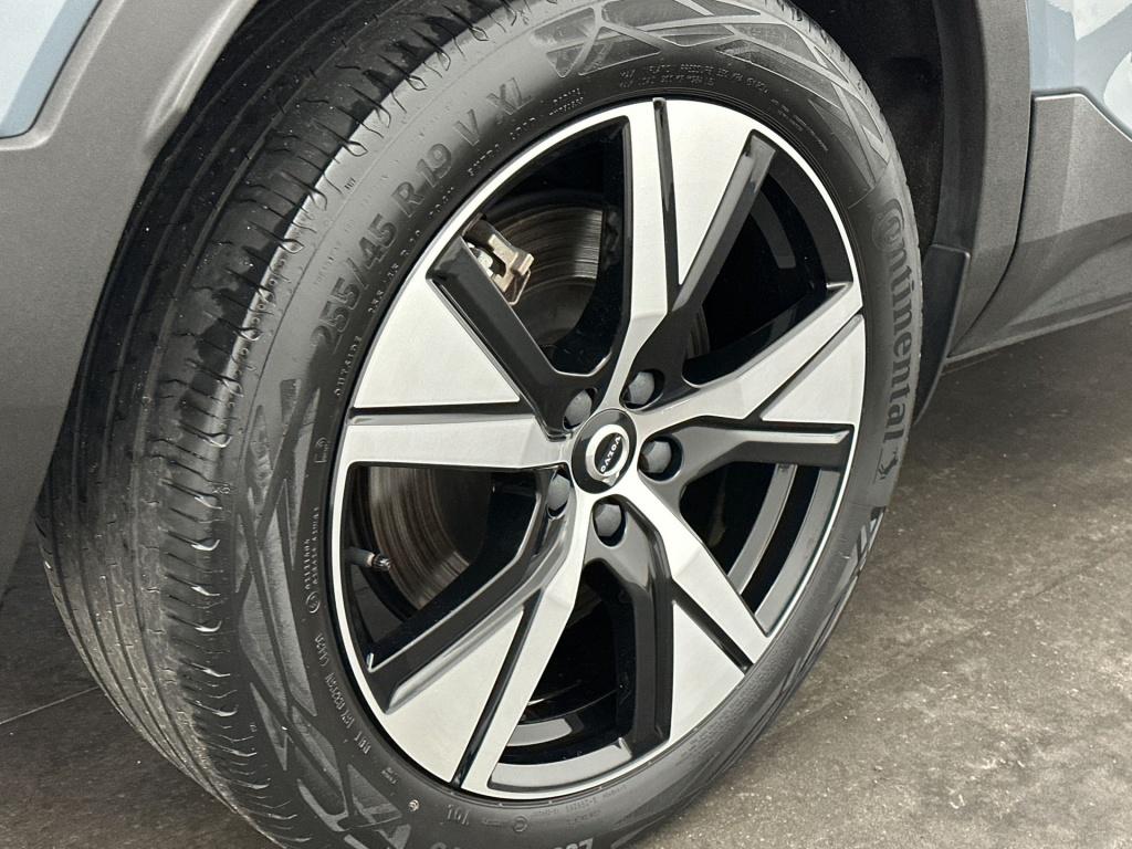 Volvo XC40 p8 408pk awd recharge r-design| pano| 360camera| h&k audio|