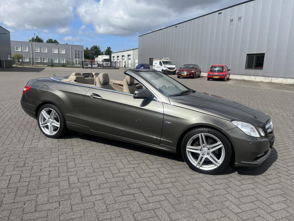 Mercedes-Benz E-Klasse cabrio 300 cgi elegance 118 dkm zeer mooie cabrio