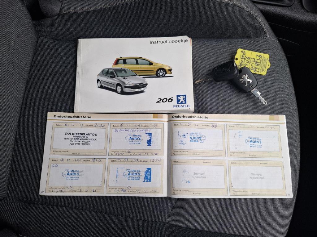 Peugeot 206 1.4i generation 5-drs airco/cruise nieuwe apk!