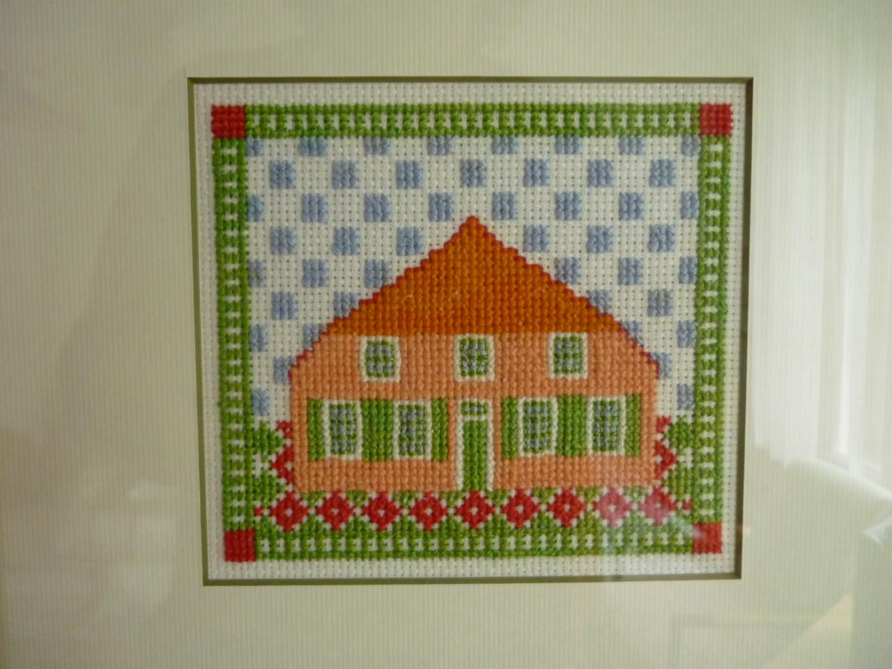 Voltooide kruissteek – Boerderijen in Nederland in lijst 26x103 cm