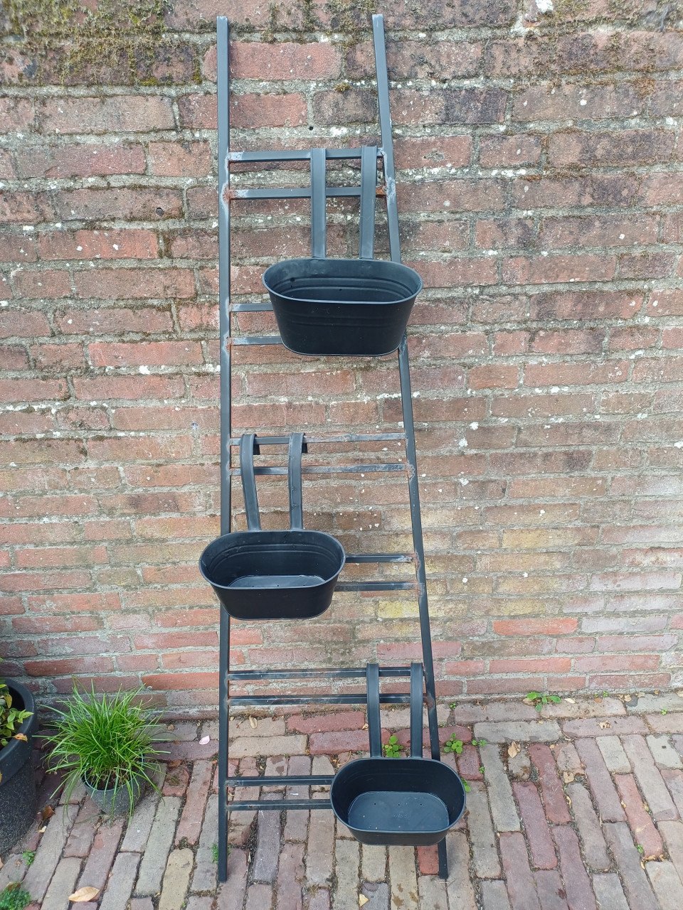 Kleine TUIN? Leuk metalen REK met 3 bijpassende bloembakken