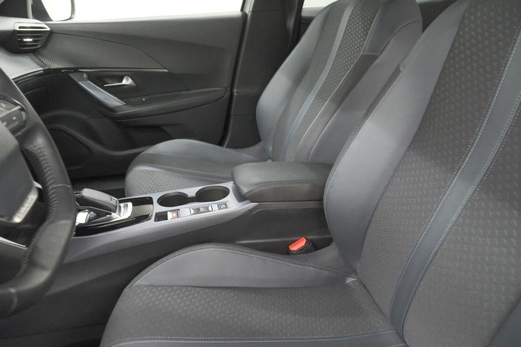 Peugeot 2008 puretech 130 eat8 allure | trekhaak afneembaar | camera | navi
