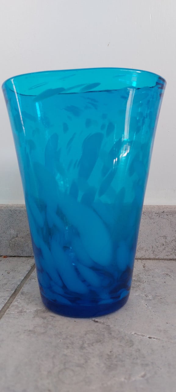 Blauwe glazen vaas