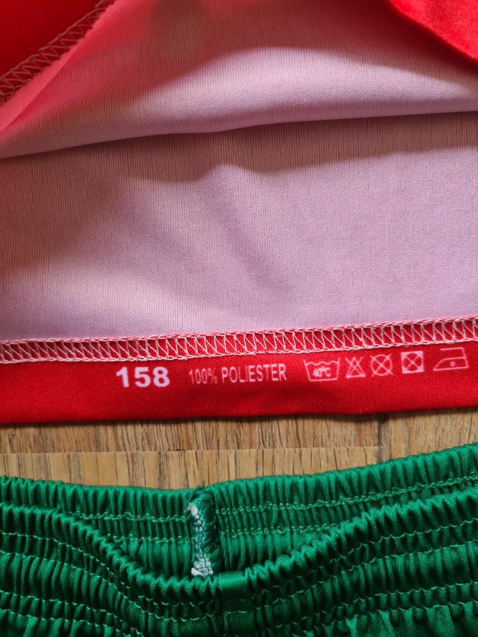 Compleet setje : Shirt en broek Cristiano Ronaldo nr 7Mt 158