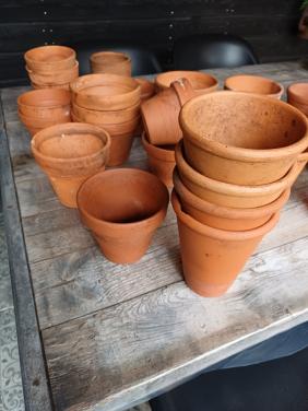 Terracotta potjes