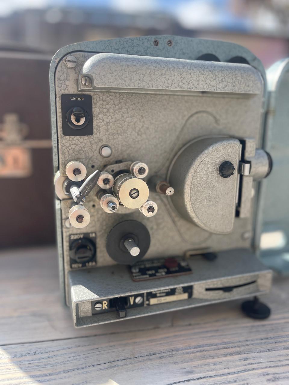 Weimar 2 8mm projector