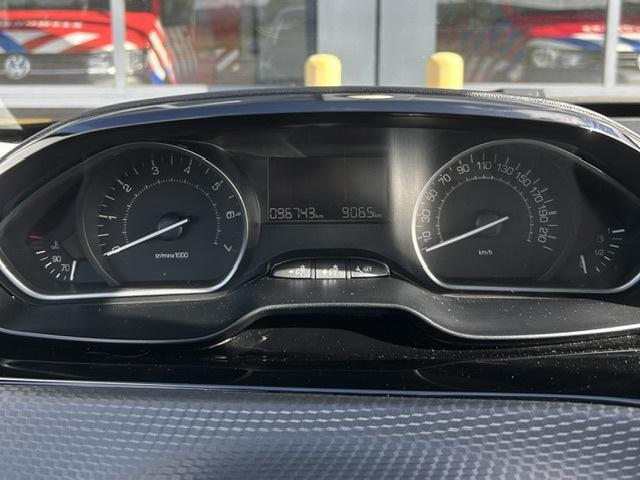 Peugeot 208 1.2 puretech signature