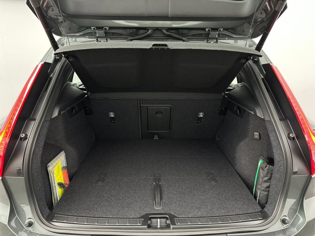 Volvo XC40 b4 204pk plus dark| 360camera| elek.stoelen| h&k sound|