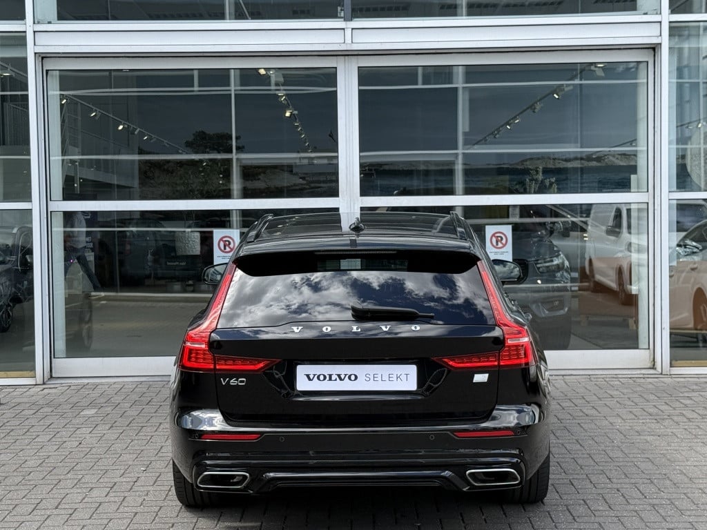 Volvo V60 t6 340pk recharge r-design| adap.cruise| trekhaak| camera| h&k s