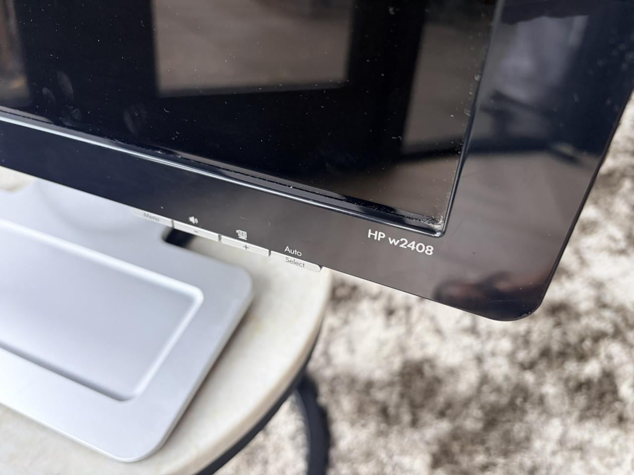 HP w2408 24 inch monitor – verstelbare voet – werkt goed