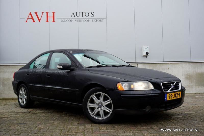 Volvo S60 2.4d, leer + clima!