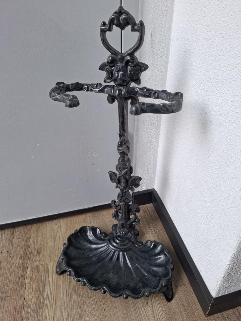 Antieke gietijzeren parapluhouder