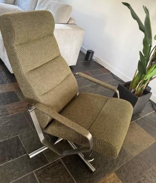 Groene stoel / relaxfauteuil €150,-