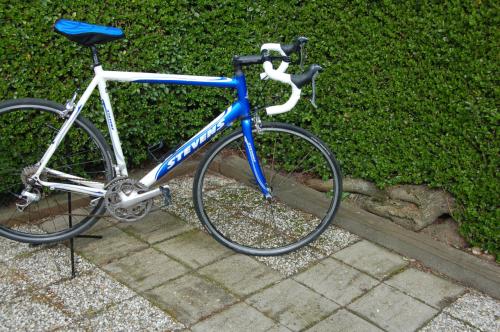 RACEFIETS  , Steevens  * * *