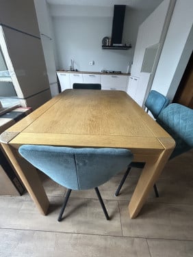 Eettafel met 4 stoelen te koop
