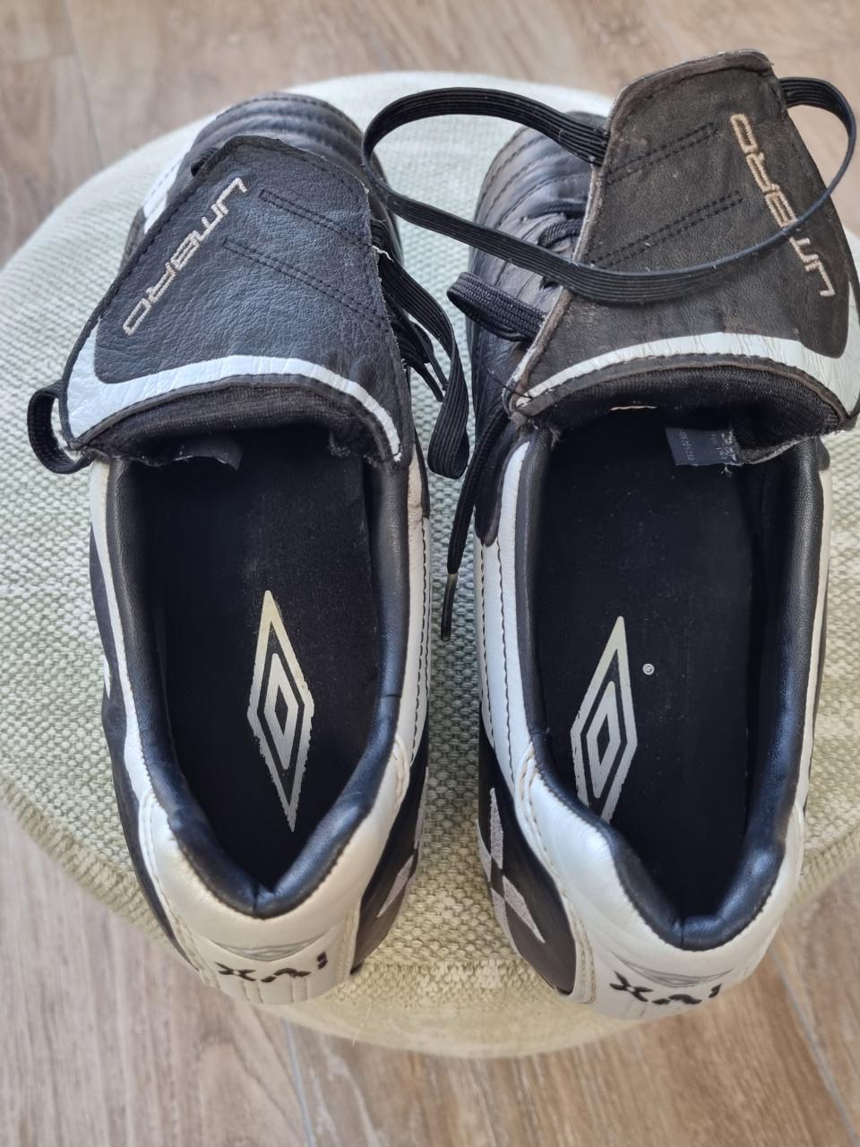 Voetbalschoenen mt 43