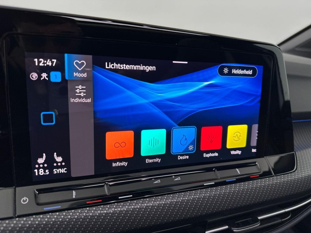 Volkswagen Golf 1.5 etsi r-line pano acc iq camera sfeer