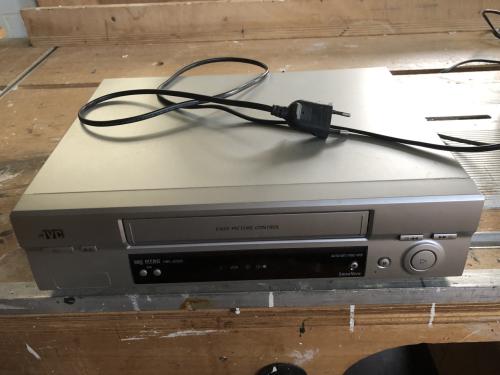 VHS Videorecorder J.V.C