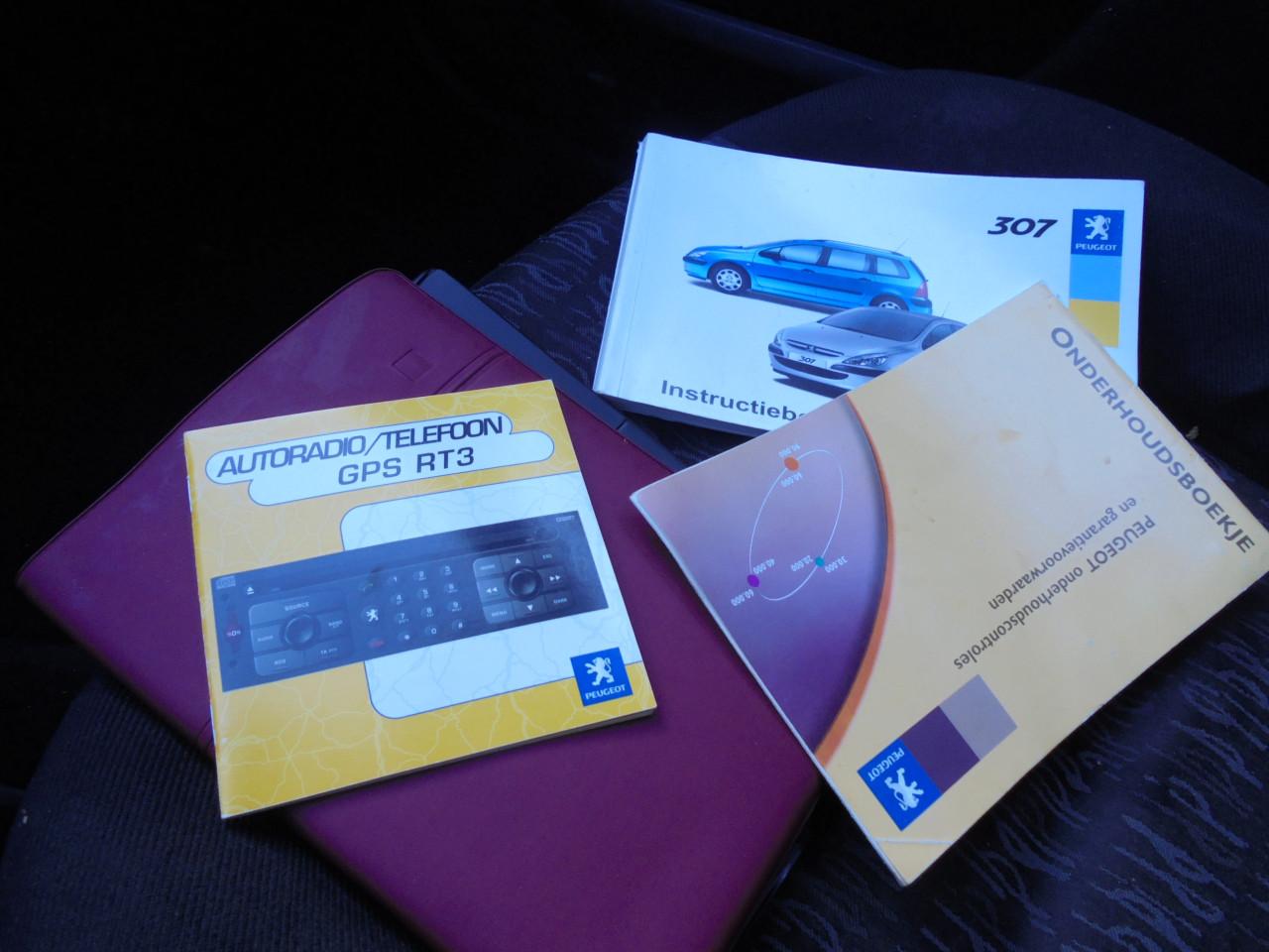 307Hatchback leuke auto met diverse optie's Apk April 2027 en N.A.P € 1250