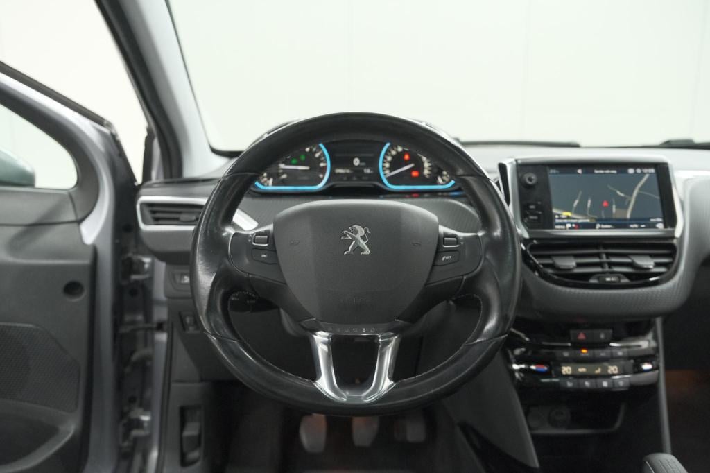 Peugeot 2008 puretech 110 allure | panoramadak | apple carplay | navigatie 
