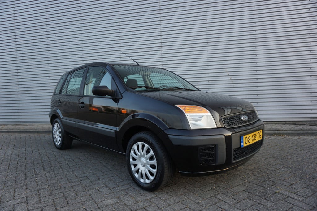 Ford Fusion 1.4-16v champion airco / elektr. ramen / trekhaak / nap