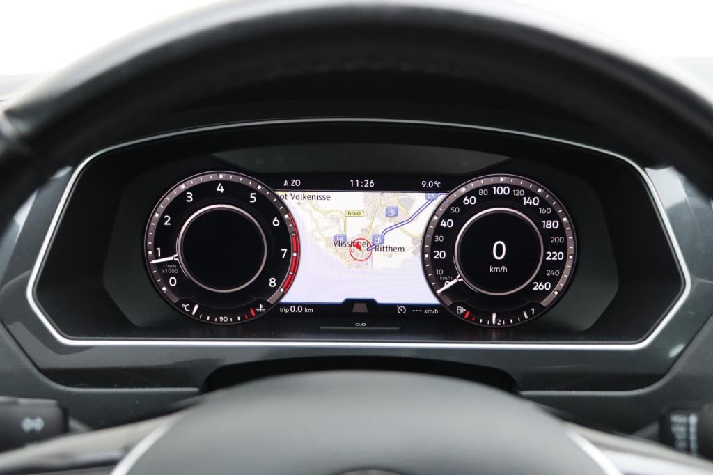 Volkswagen Tiguan 1.4 tsi comfortline business r | panoramadak | trekhaak |