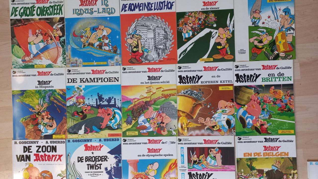 Asterix albums 25 nieuwe, ongelezen. Zie foto.