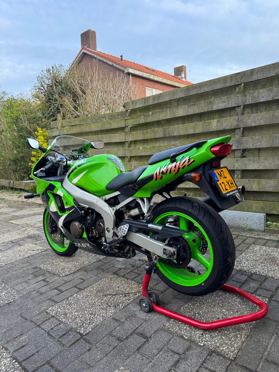 Kawasaki ZX6R