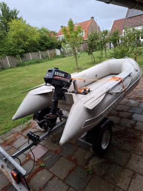 Quicksilver rubberboot met 4 pk motor