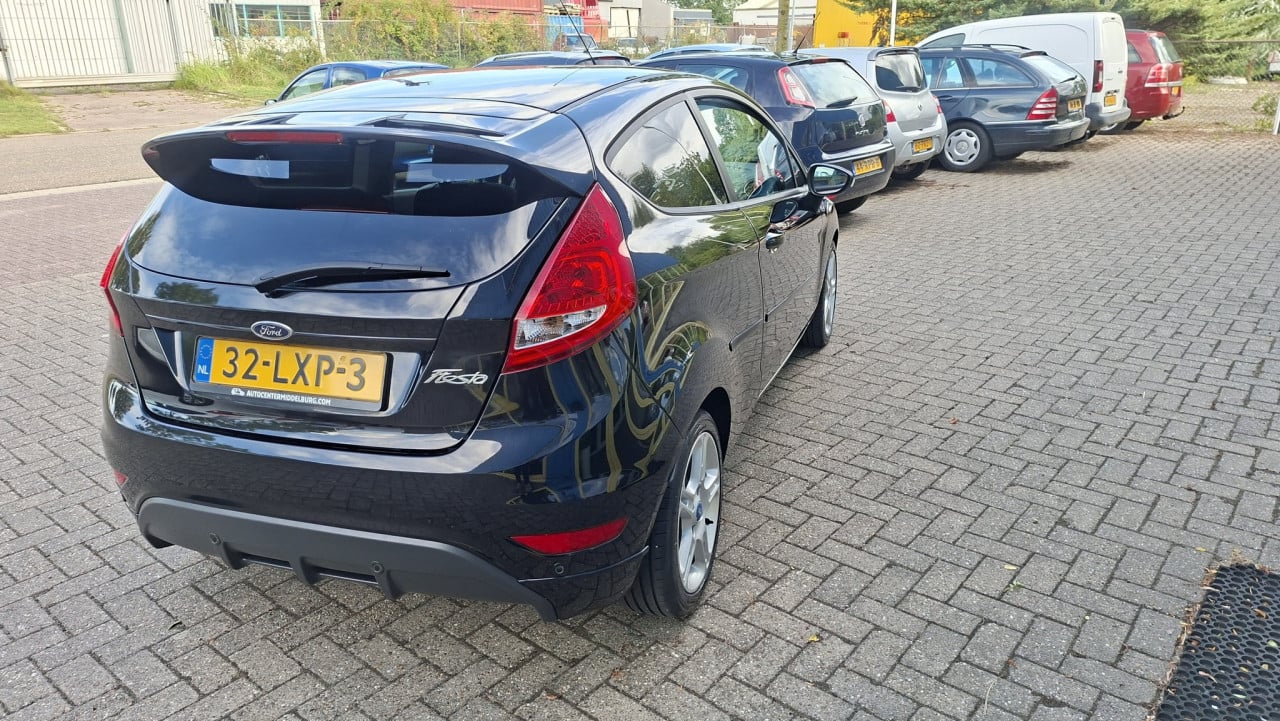 Ford Fiesta 1.6 Sport 3drs bj:2010 airco lm-velgen i.z.g.st