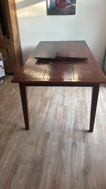 Tafel hout 2.10 x 1.00 mtr en is te verlengen