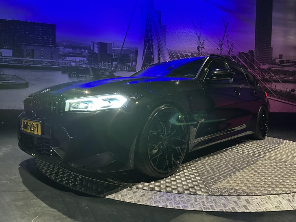 BMW 3-serie touring 330e xdrive *pano*360camera*sportstoelen*laser*eibach*